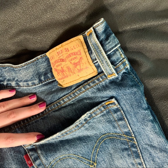 Levi Denim Shorts in Midwash - Picture 3 of 3